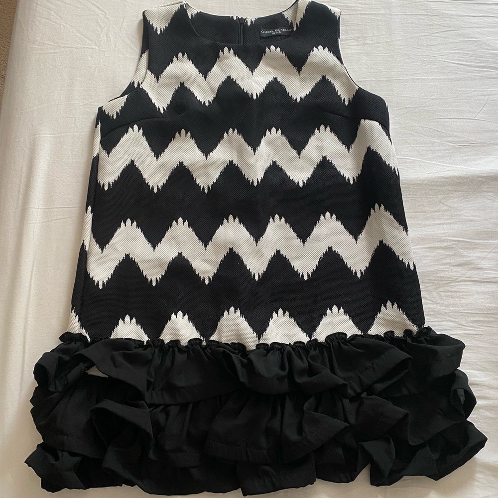 Women’s Black and White Zigzag Skirt - US 6